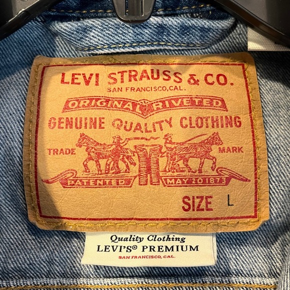 Levis Premium Trucker Jacket Mens Large Blue Denim Logo Tape Sleeve Stripe L - Picture 7 of 11